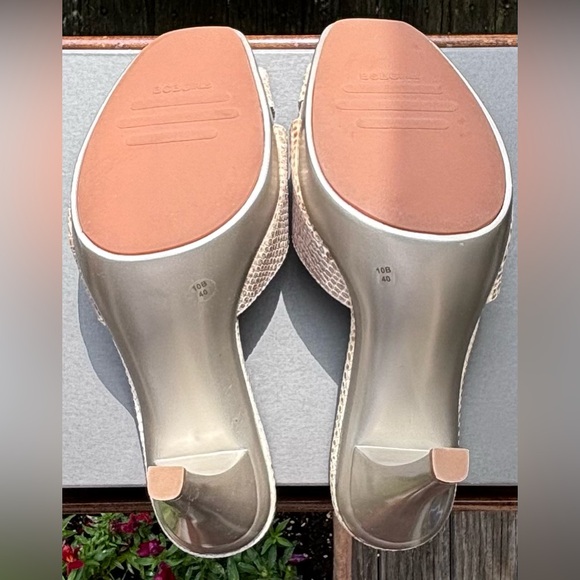 Cream Leather Peep Toe Sandal with Buckle
Size 10
Like New / Never Worn
BCBGirls - Picture 9 of 10